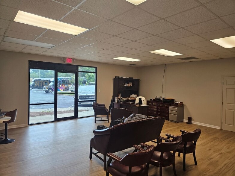 5511 Radford Rd, Flowery Branch, GA for lease - Building Photo - Image 3 of 6