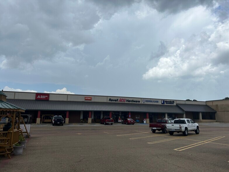 1905-1925 Spillway Rd, Brandon, MS à louer - Photo du bâtiment - Image 3 de 7