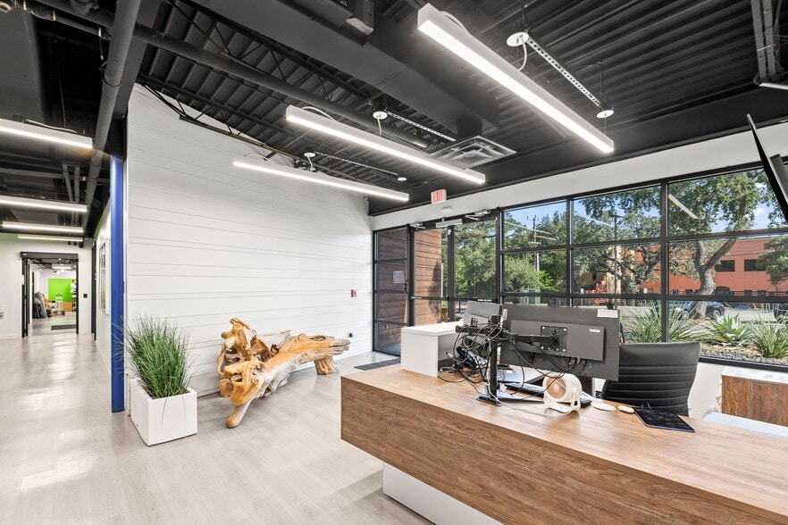 120 Chula Vista Dr, San Antonio, TX à louer - Photo du bâtiment - Image 2 de 14
