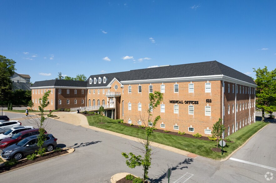 522 N New Ballas Rd, Creve Coeur, MO à louer - Photo du bâtiment - Image 2 de 7