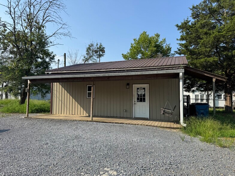 1302 US 41 N, Calhoun, GA à louer - Photo du bâtiment - Image 3 de 4