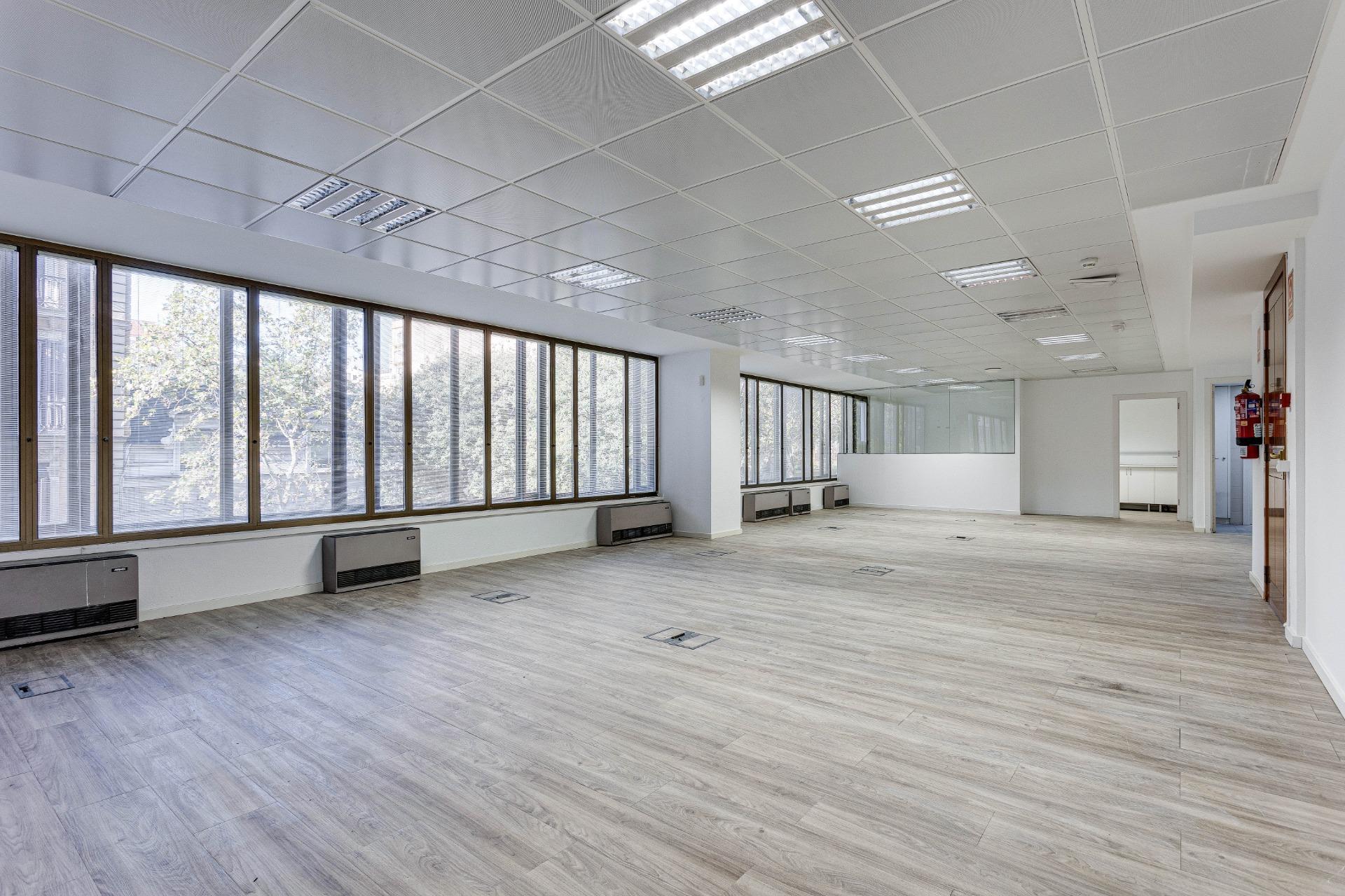 Carrer de Roger de Llúria, Barcelone, Barcelona à louer Plan d’étage- Image 1 de 6