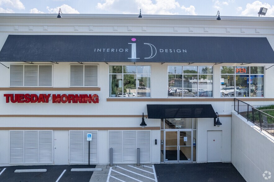 8160-8180 Montgomery Rd, Cincinnati, OH à louer - Photo du bâtiment - Image 3 de 5
