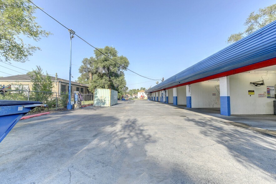 2637 E 100th St, Chicago, IL à vendre - Photo du bâtiment - Image 2 de 20