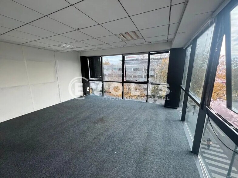 Office in Chelles for sale - Interior Photo - Image 1 of 10