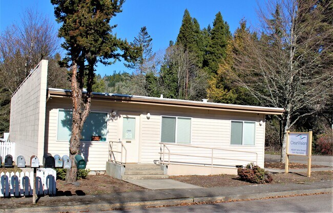 More details for 48247 Hills St, Oakridge, OR - Office for Sale