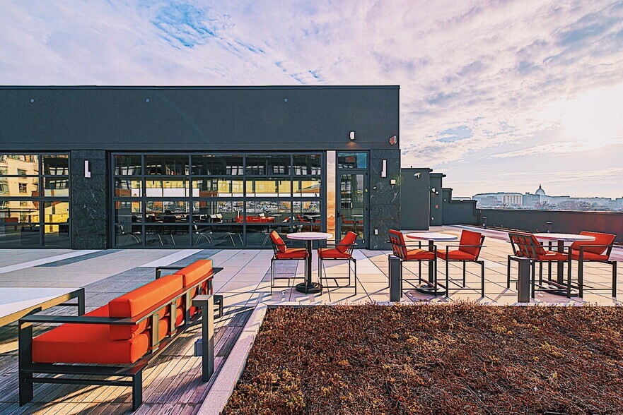 609 H St NE, Washington, DC à louer - Photo du bâtiment - Image 2 de 8