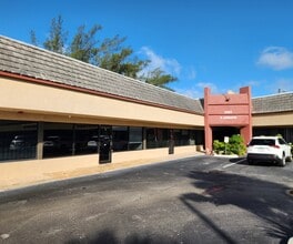 1001 W Jasmine Dr, West Palm Beach, FL for lease Interior Photo- Image 1 of 12