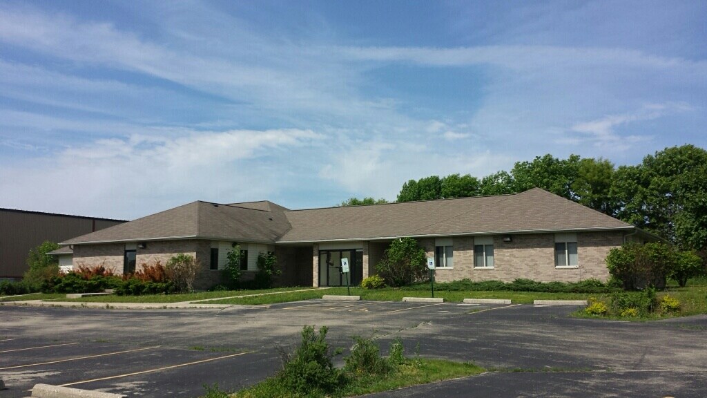 300-340 Dvorak Ct, Stoughton, WI for sale Primary Photo- Image 1 of 1