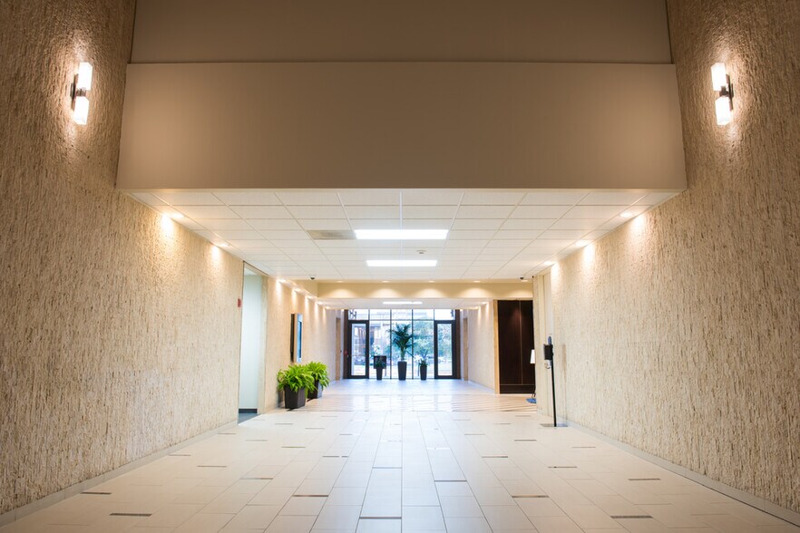 9990 Richmond Ave, Houston, TX à louer - Hall d’entrée - Image 3 de 18