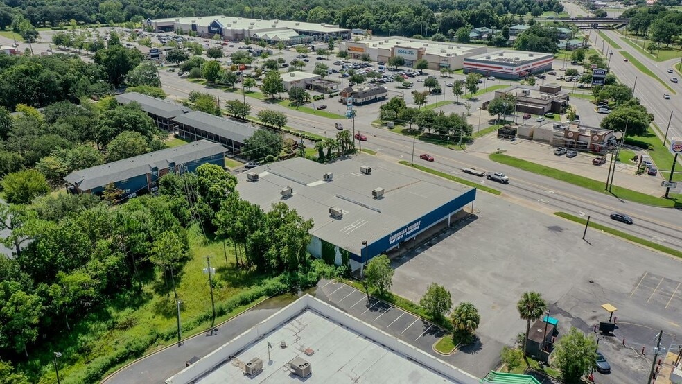 4500 Mobile Hwy, Pensacola, FL for lease - Building Photo - Image 2 of 12