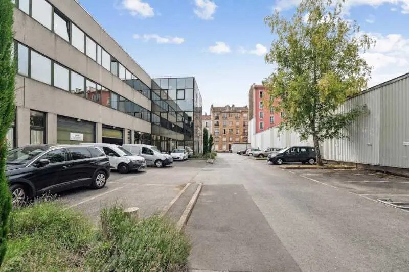 Flex dans Ivry-sur-Seine à louer - Photo du bâtiment - Image 3 de 32