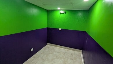 781 W Oakland Park Blvd, Oakland Park, FL for lease Interior Photo- Image 2 of 5