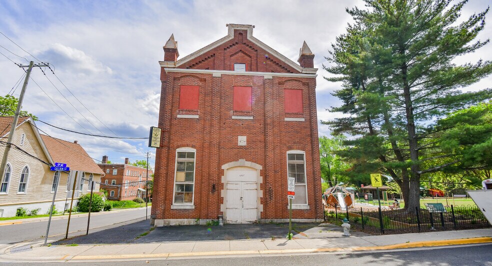 4207 Gallatin St, Hyattsville, MD à louer - Photo du bâtiment - Image 2 de 5