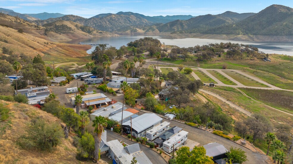 32303 E Trimmer Springs Rd, Sanger, CA à vendre - Photo du bâtiment - Image 3 de 11