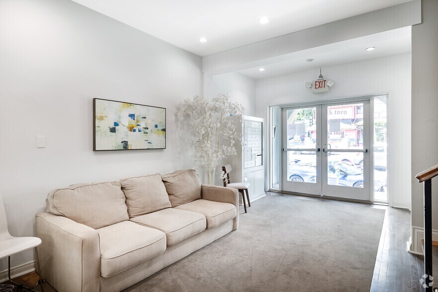8228 W Sunset Blvd, Los Angeles, CA à louer - Photo intérieure - Image 3 de 25