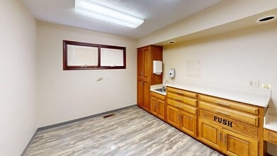 1001 N Main St, Nappanee, IN à louer Photo intérieure- Image 2 de 5