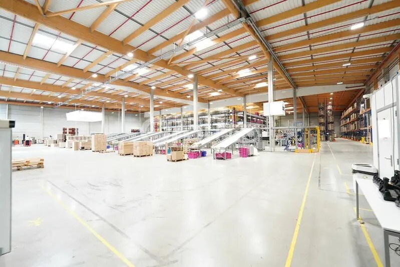 Industrial in Vaulx-Milieu for lease - Interior Photo - Image 3 of 12