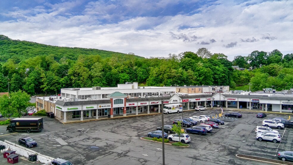 45 S Route 9W, West Haverstraw, NY à louer - Photo du bâtiment - Image 2 de 53