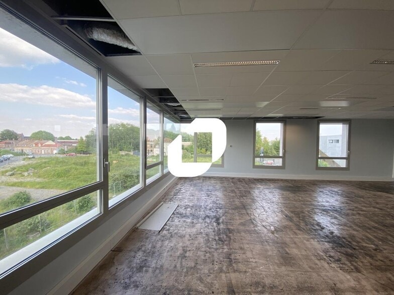 300 Rue De Lille, Marquette-lez-Lille for lease - Interior Photo - Image 3 of 7