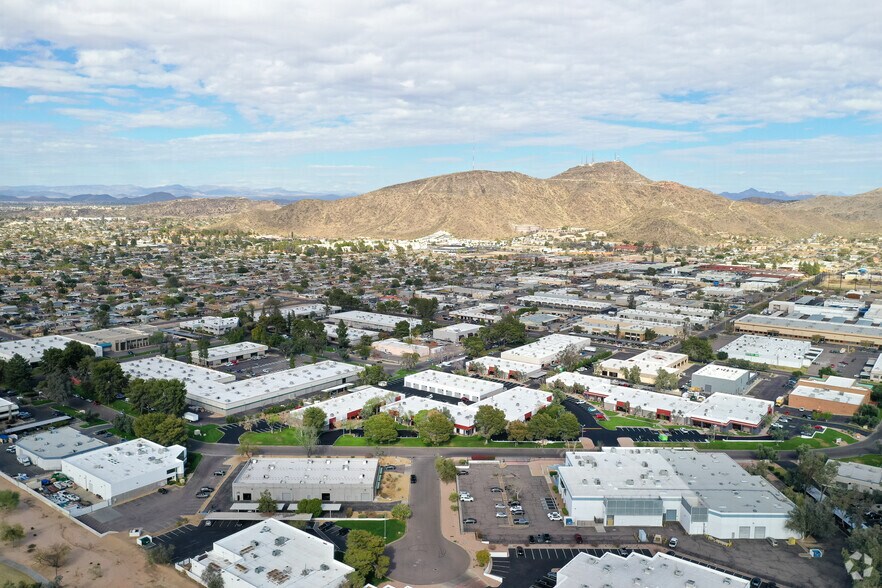 2329 W Mescal St, Phoenix, AZ à louer - Photo du bâtiment - Image 2 de 7