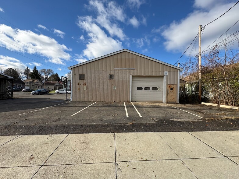 33 N Brookside Ave, Endicott, NY for sale - Building Photo - Image 2 of 5