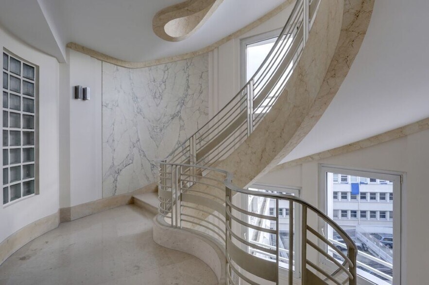 8 Place Vendôme, Paris for lease - Interior Photo - Image 3 of 9