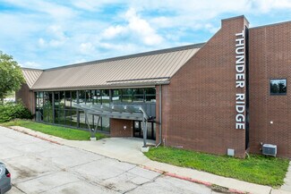 Plus de détails pour 2302 W 1st St, Cedar Falls, IA - Bureau/Commerce de détail à louer