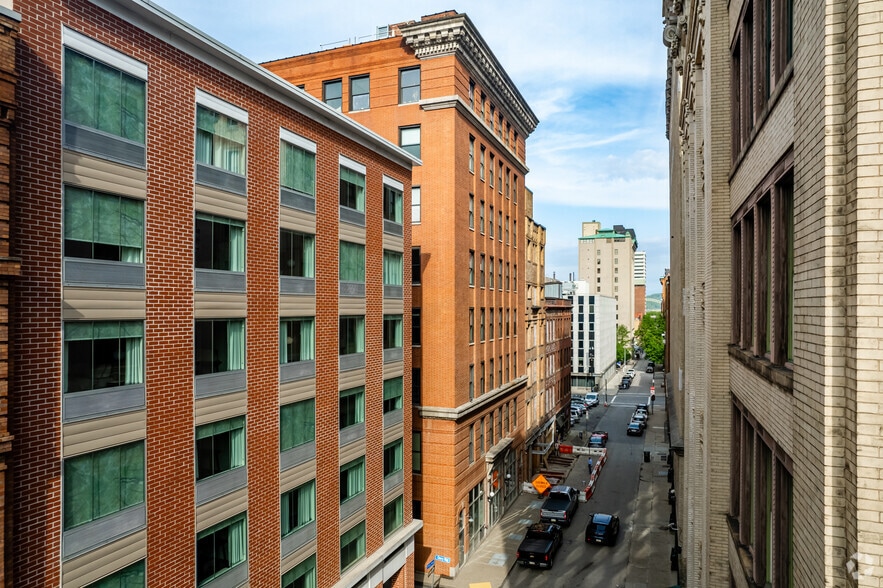 422-440 1st Ave, Pittsburgh, PA for lease - Primary Photo - Image 1 of 28