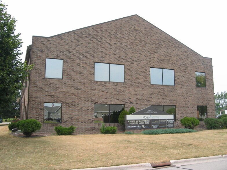 2830 Ramada Way, Green Bay, WI à louer - Photo du bâtiment - Image 2 de 2