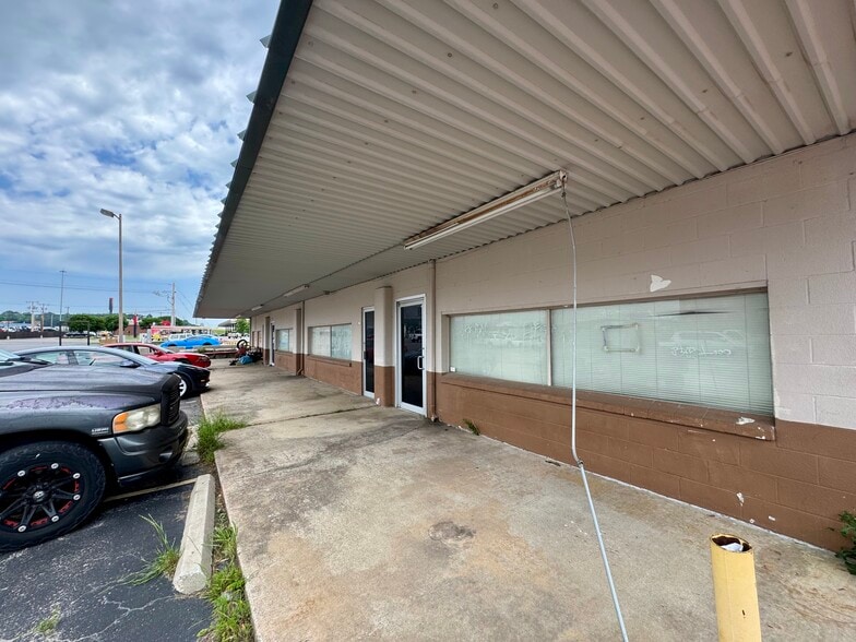 16-22 S 193rd Ave, Catoosa, OK for sale - Building Photo - Image 2 of 3