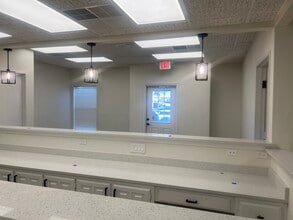 326 S Edmonds Ln, Lewisville, TX à louer Photo intérieure- Image 2 de 17