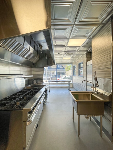 203 Main St, Wakefield, RI for lease - Interior Photo - Image 3 of 5