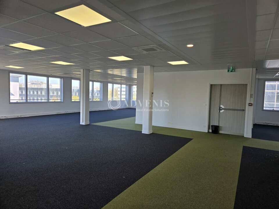 Office in Villepinte for lease Interior Photo- Image 1 of 16