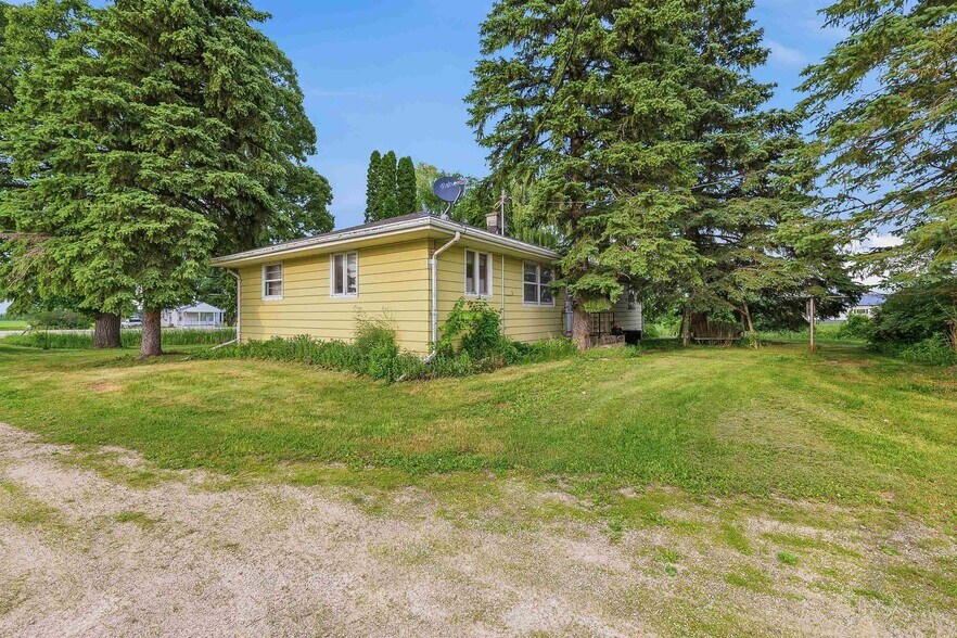 W6826 Highway 23, Fond Du Lac, WI for sale - Building Photo - Image 2 of 12