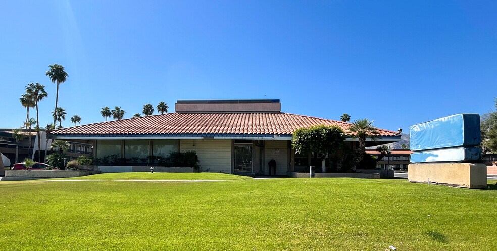 1243 E Palm Canyon Dr, Palm Springs, CA à vendre - Photo du bâtiment - Image 3 de 17