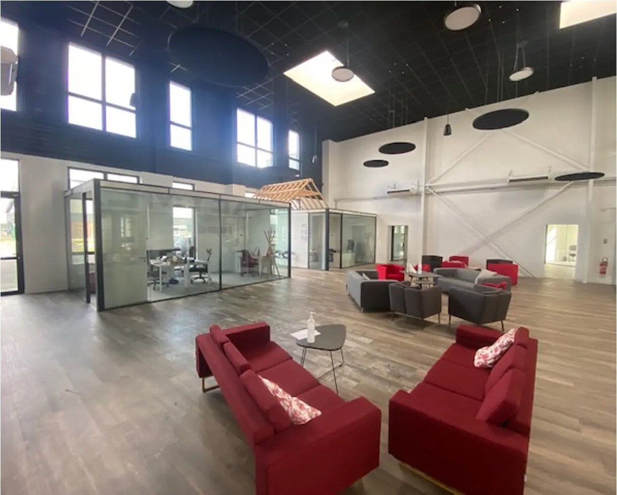 Office in Taverny for lease Building Photo- Image 1 of 7