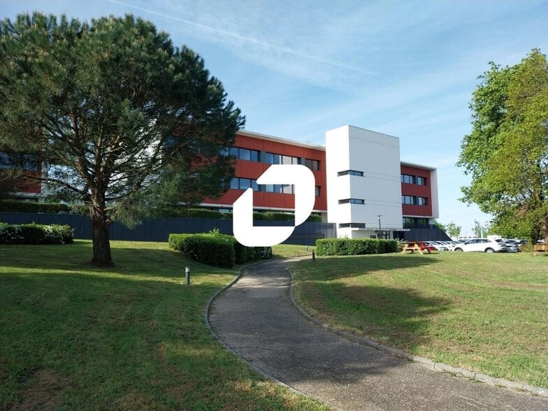 Rue Michaël Faraday, Saint-Herblain for lease - Building Photo - Image 1 of 8