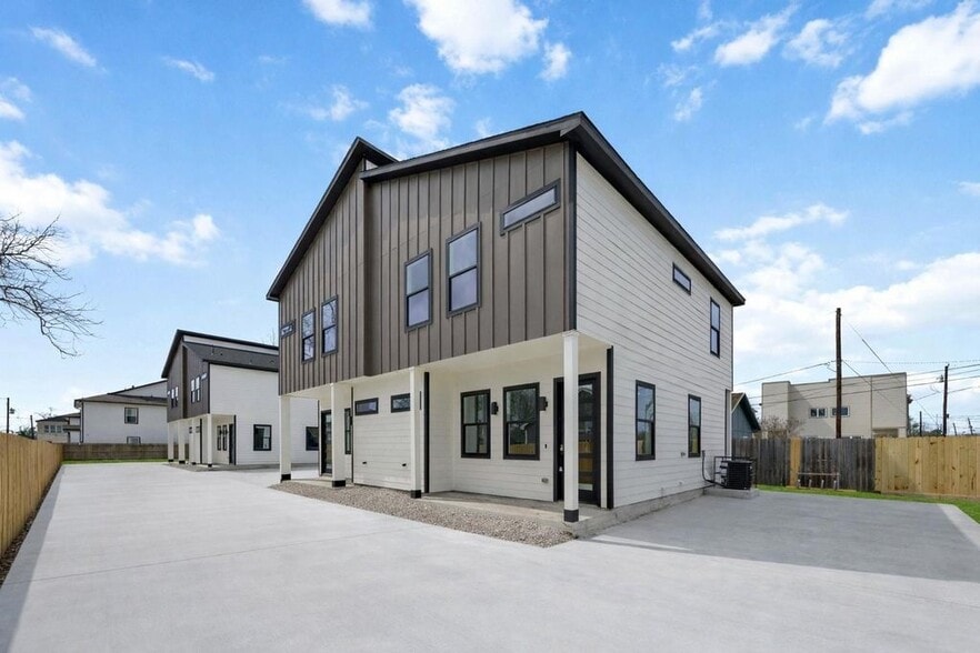 4804 Carmen Street #A-B, Houston, TX for sale - Building Photo - Image 2 of 24