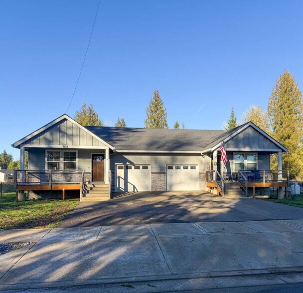 816-896 W E St, Vernonia, OR à vendre - Photo du bâtiment - Image 2 de 4