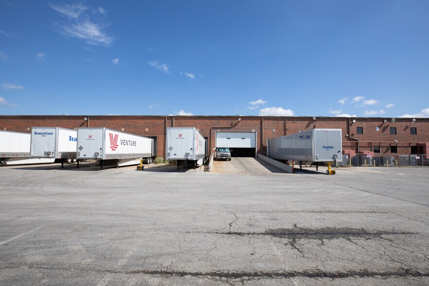 5414 E Front St, Kansas City, MO for lease - Building Photo - Image 2 of 7