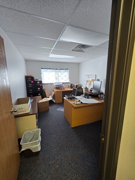 314 S Henry St, Pierre, SD for sale - Interior Photo - Image 2 of 10