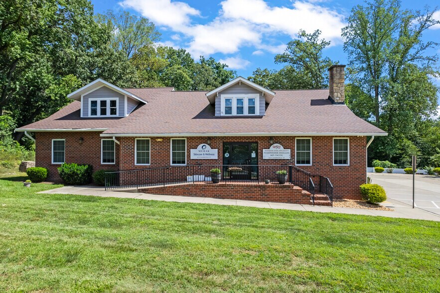 412 Cambridge St, Fredericksburg, VA à louer - Photo du bâtiment - Image 2 de 15