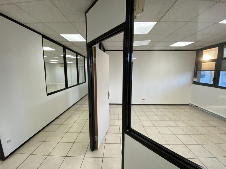 13 Allée Des Tulipiers, Bron à vendre - Photo intérieure - Image 3 de 12