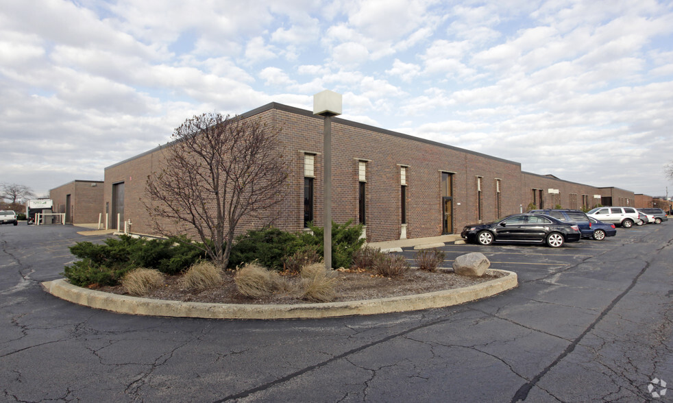 5677-5707 W Howard St, Niles, IL for lease - Building Photo - Image 1 of 4