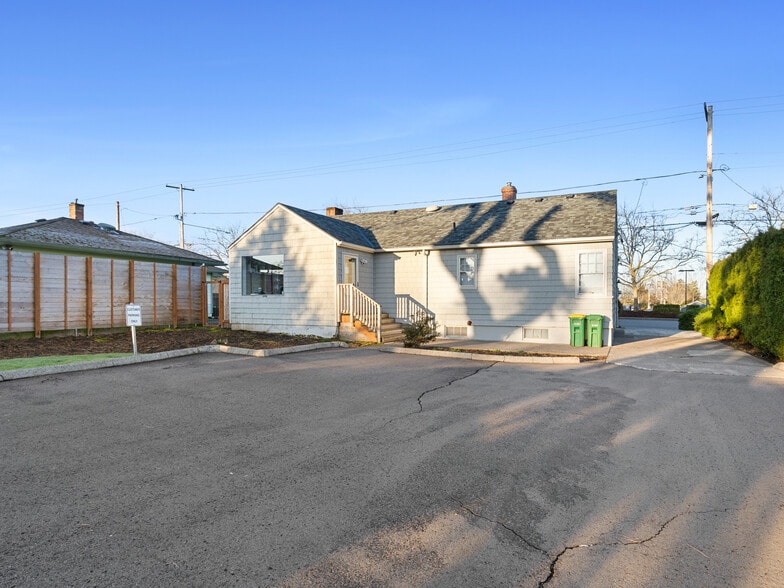 4340 SW 110th Ave, Beaverton, OR for sale - Building Photo - Image 3 of 15