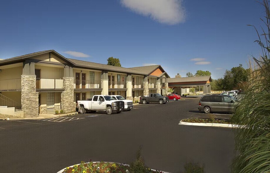 3202 1st St, Woodward, OK à vendre - Photo du bâtiment - Image 2 de 10