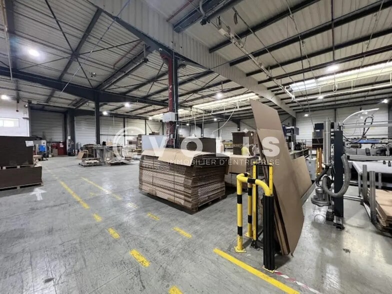 Office in Dagneux for lease - Building Photo - Image 3 of 17