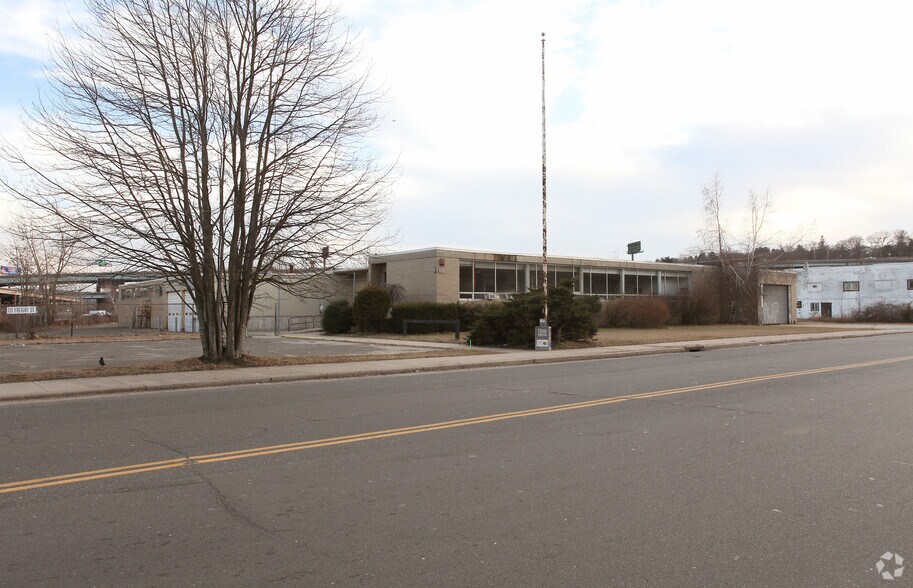 131 Freight St, Waterbury, CT à vendre - Photo du bâtiment - Image 2 de 2