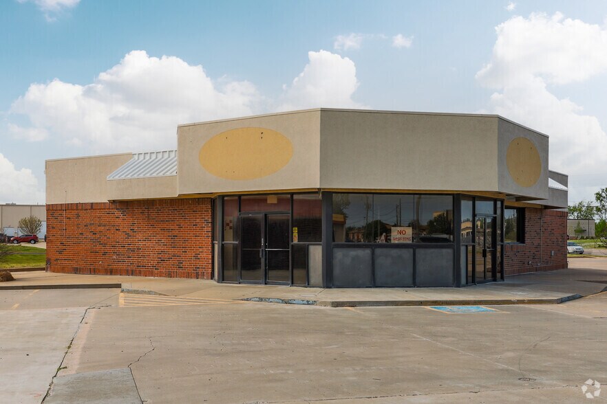 5115 S Mingo Rd, Tulsa, OK à louer - Photo du bâtiment - Image 3 de 6